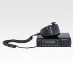 Radio Móvil Motorola MOTOTRBO™ DEM400 — VHF 136-174 MHz 25W (Pantalla Alfanumérica)